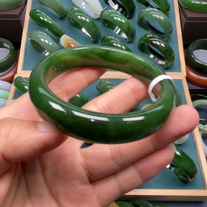 和田玉未镶嵌手镯