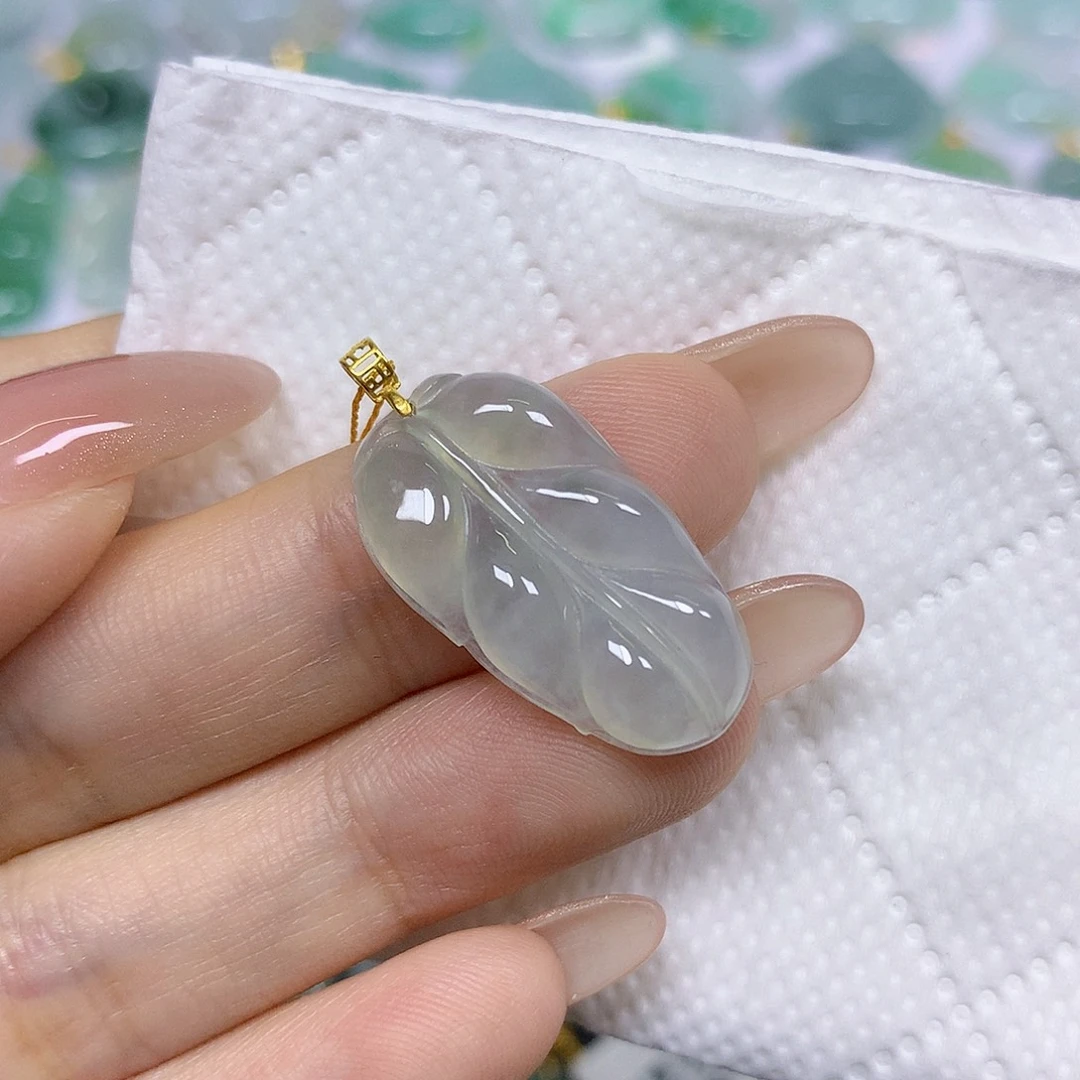颈饰18K金镶嵌翡翠挂件