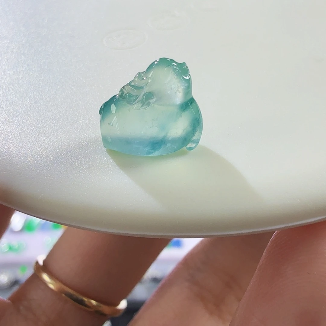 翡翠未镶嵌颈饰小鹿