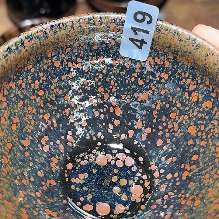 茶盏在一起就是幸福美满吧