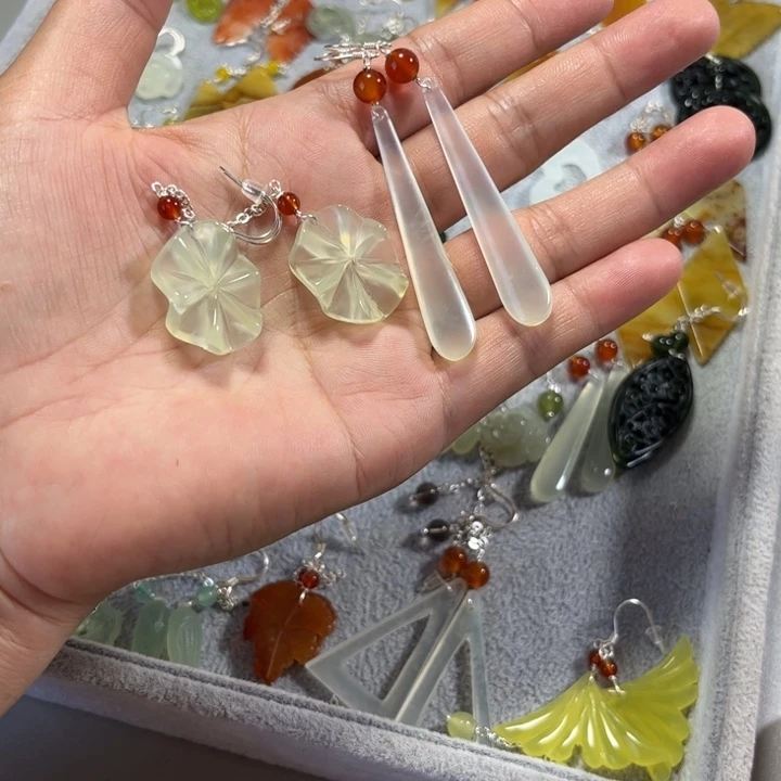 蛇纹石玉合金耳饰
