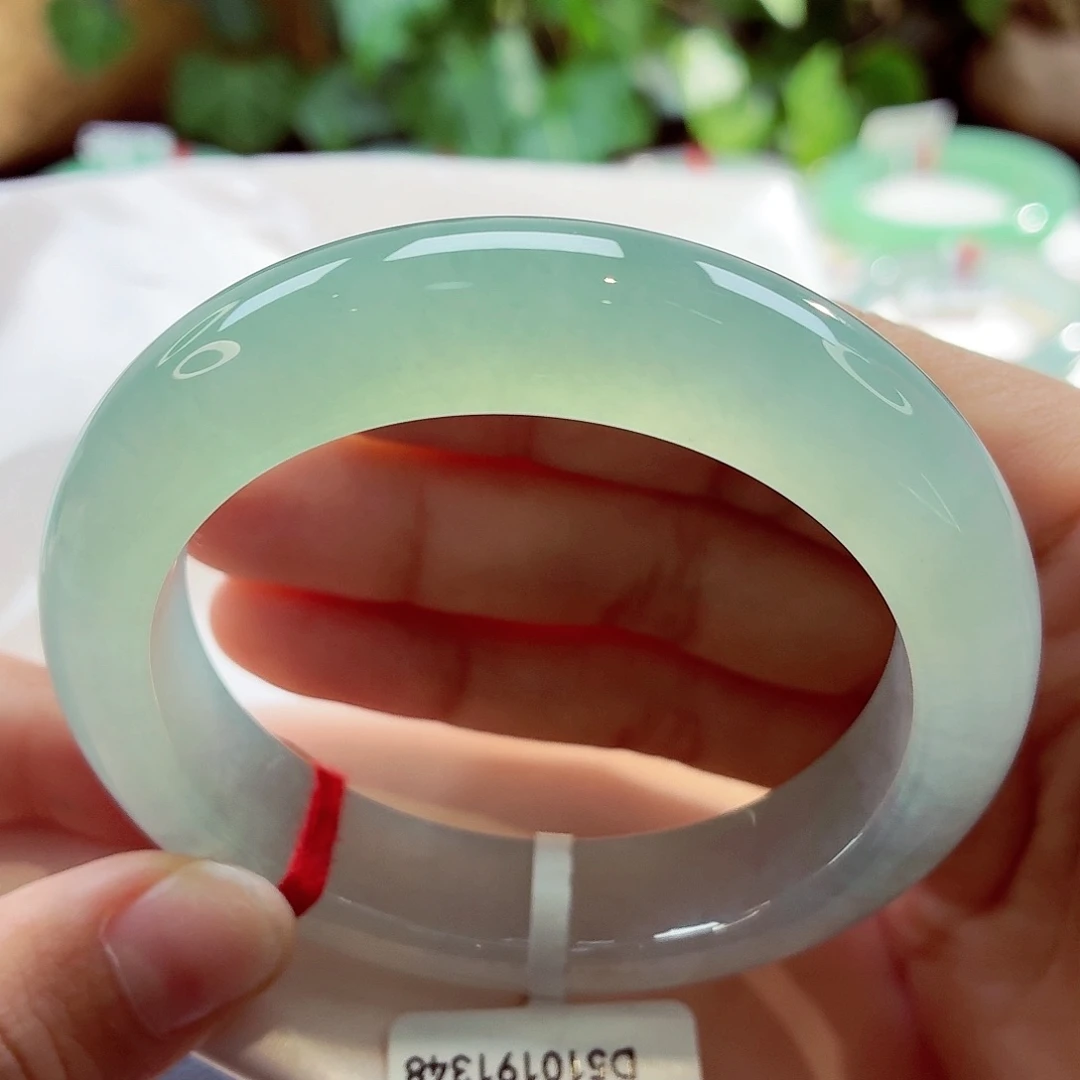 翡翠未镶嵌手镯冰透起荧光晴水绿68-056