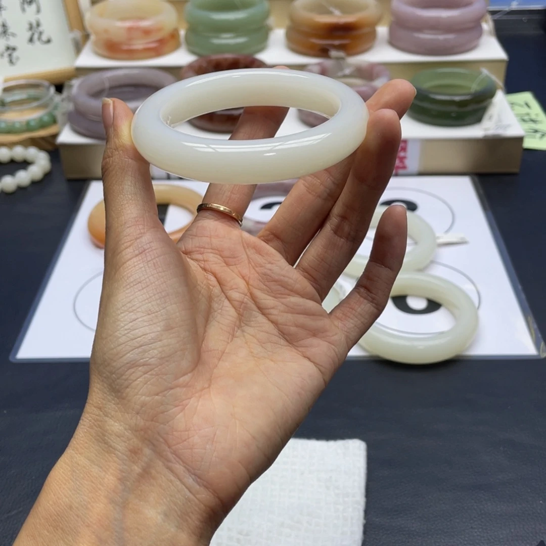 未镶嵌手镯石英质玉江***吟