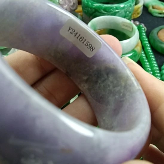 翡翠未镶嵌颈饰胖*翡翠