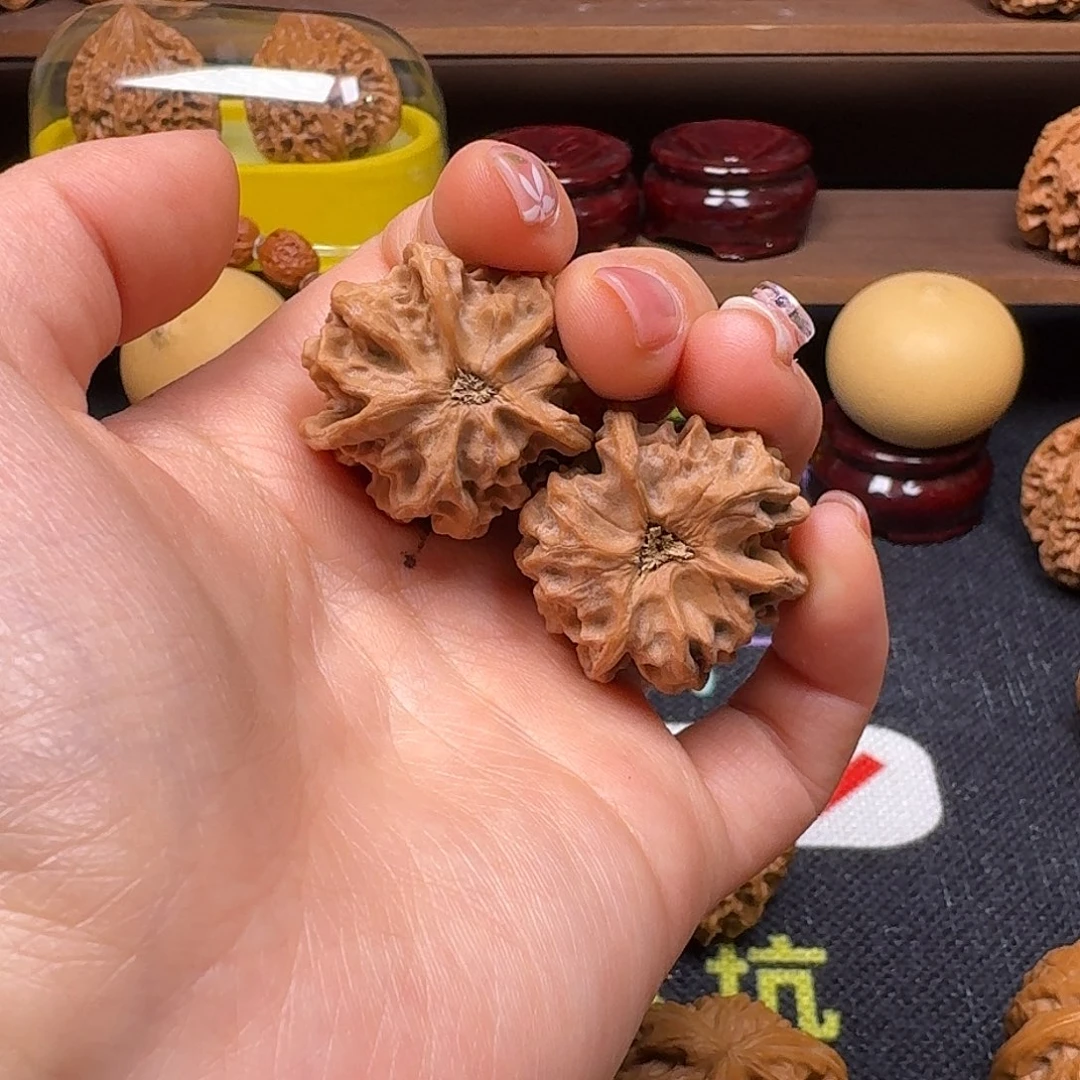 文玩核桃吊坠哈*岐山三棱