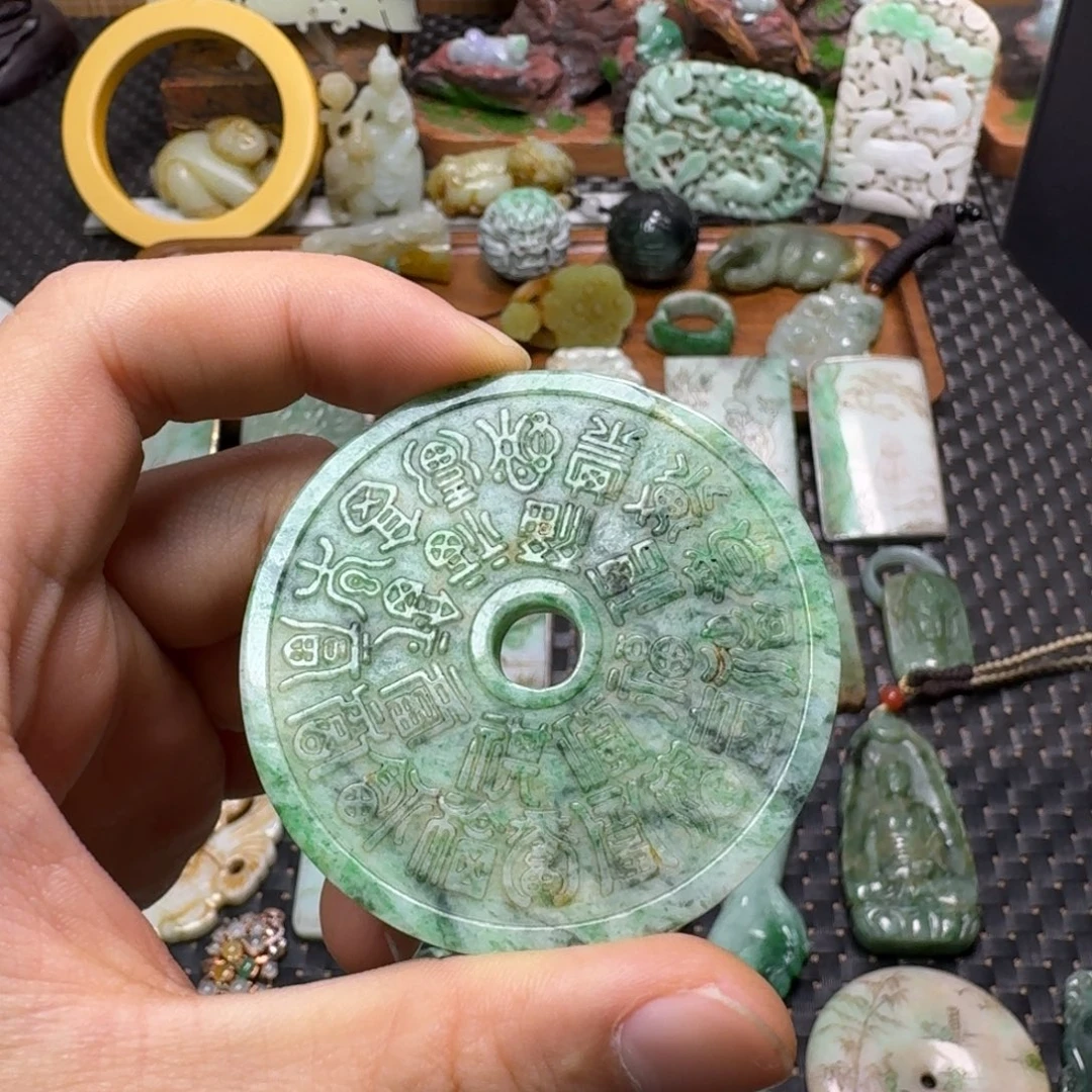 橄***树翡翠未镶嵌颈饰翡翠颈饰未镶嵌