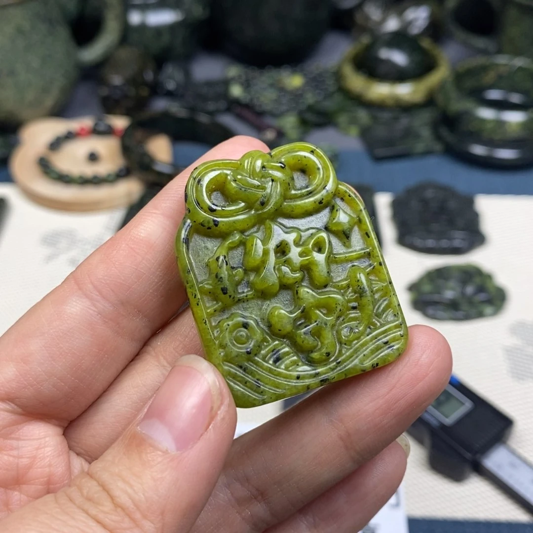 蛇纹石玉吊坠(不含链)未镶嵌?**天