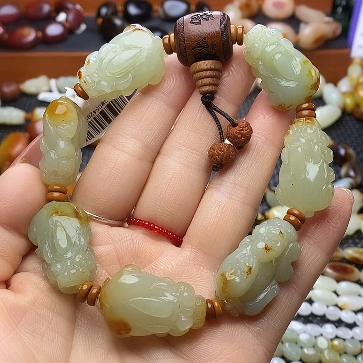 未镶嵌手链和田玉否*