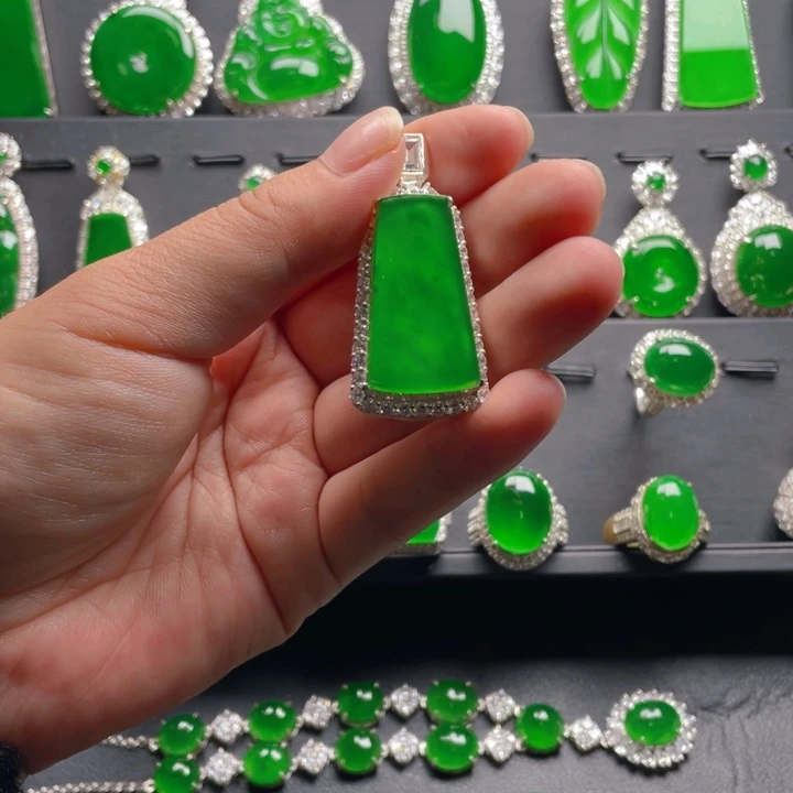 翡翠颈饰未镶嵌翡翠吊坠