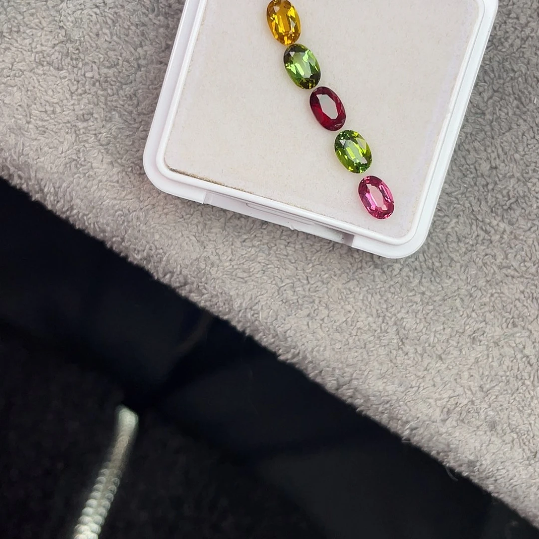 碧玺裸石未镶嵌一组6颗