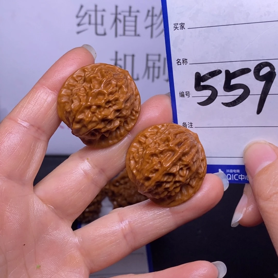 文玩核桃把件559/32.5瓷娃娃