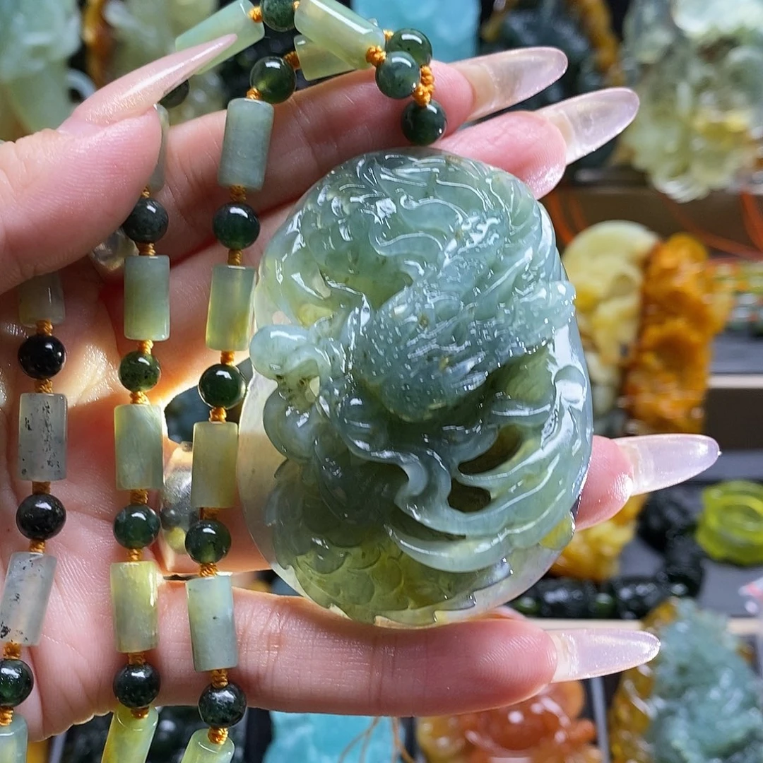 蛇纹石玉未镶嵌颈饰