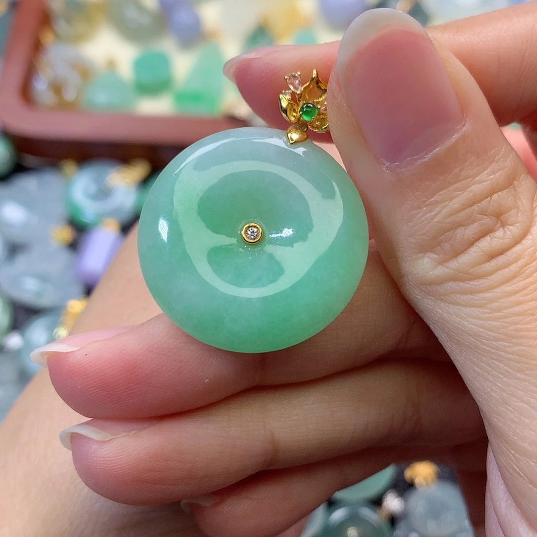 【闪购商品】吊坠(不含链)18K金镶嵌翡翠S****?