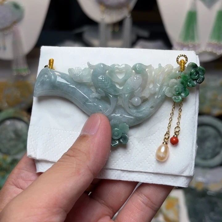 颈饰未镶嵌翡翠吊坠