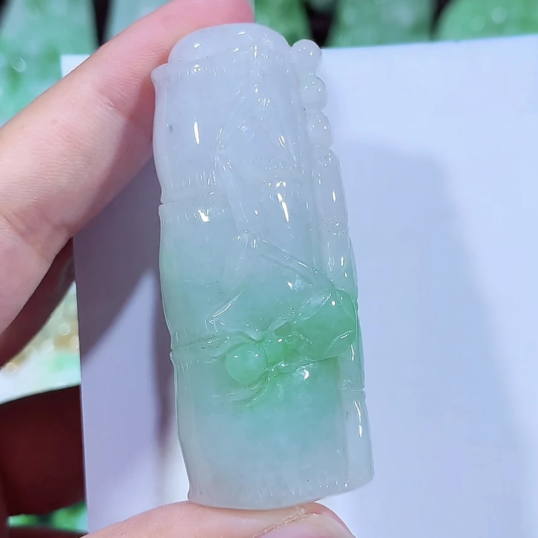 缅甸天然翡翠A货飘绿竹节吊坠