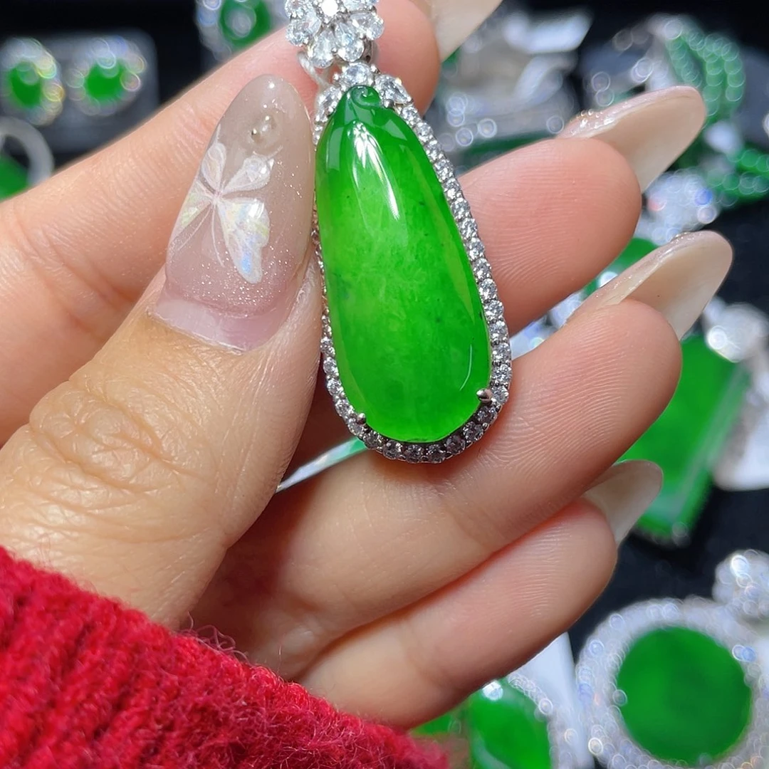 翡翠颈饰银S925镶嵌翡翠