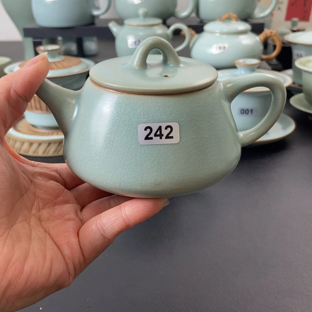 微瑕仿古釉石瓢壶