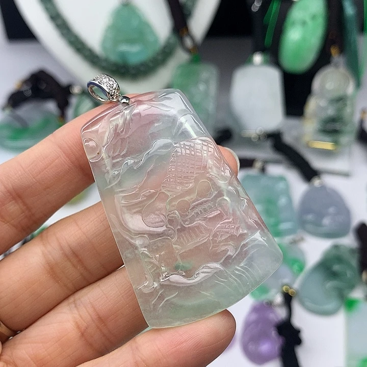翡翠未镶嵌吊坠(赠链)