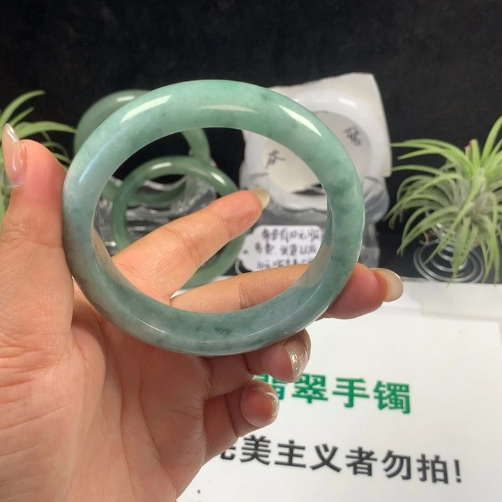 翡翠未镶嵌手镯76