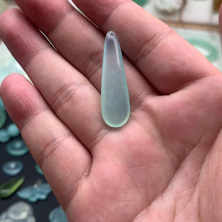 未镶嵌岫玉颈饰水滴