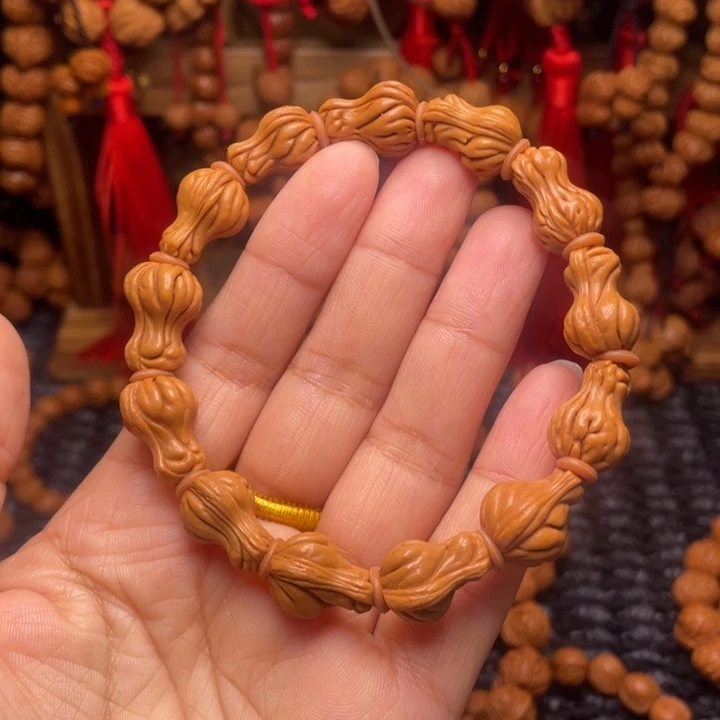 木质类龙纹桃枭挂件