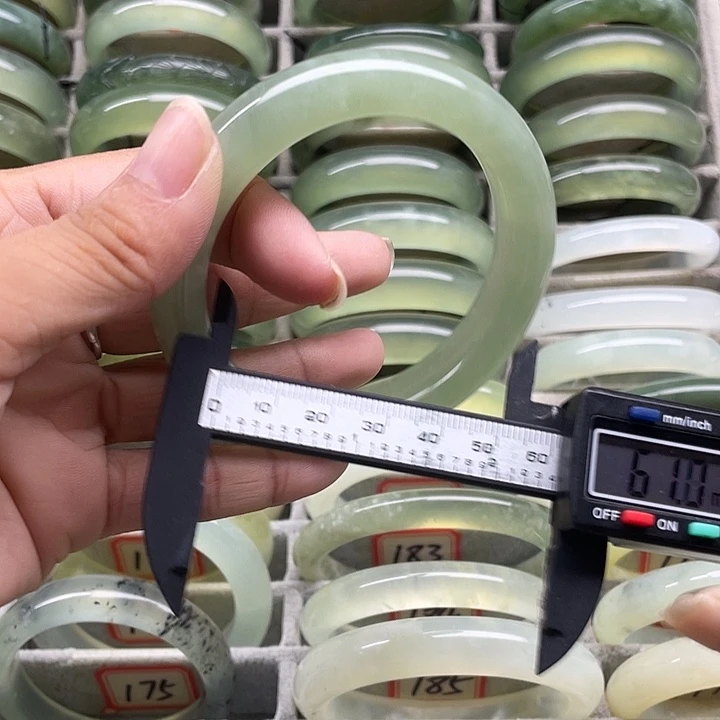 未镶嵌蛇纹石玉手镯192