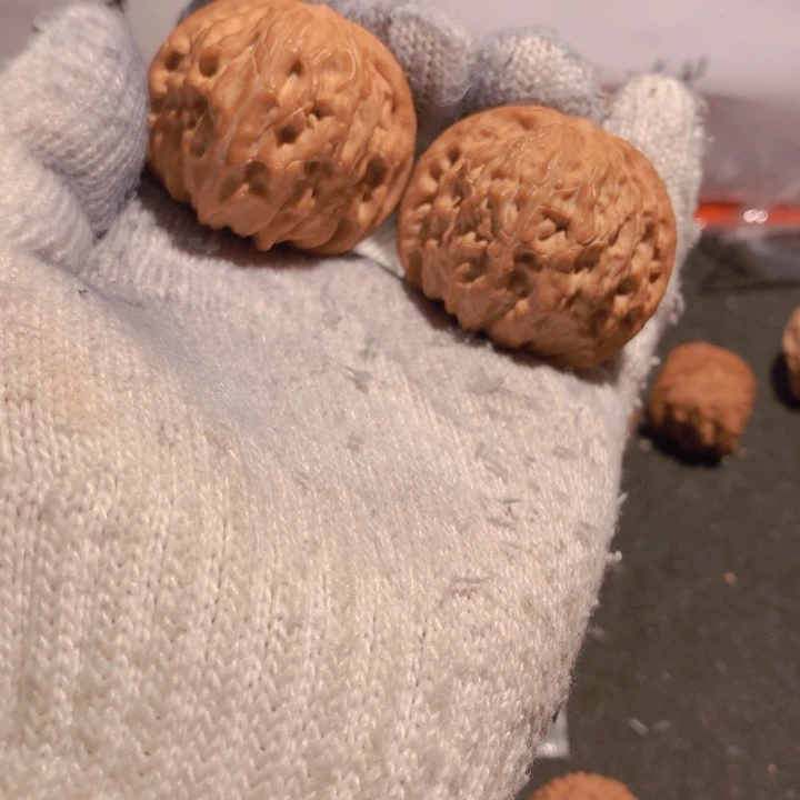 文玩核桃把件马****荐红皮正磨