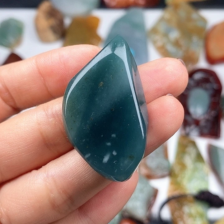 颈饰未镶嵌翡翠天然