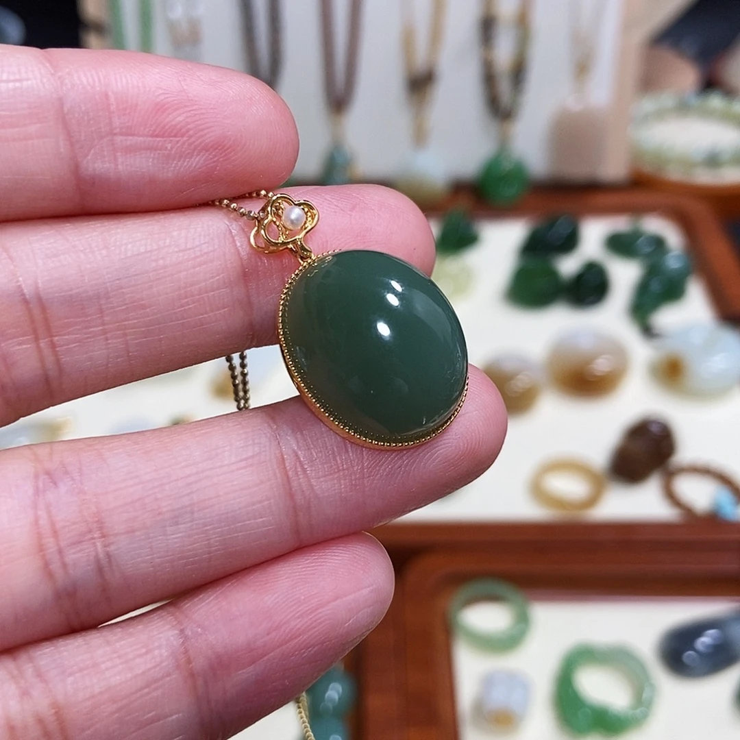 和田玉18K金镶嵌吊坠(赠链)