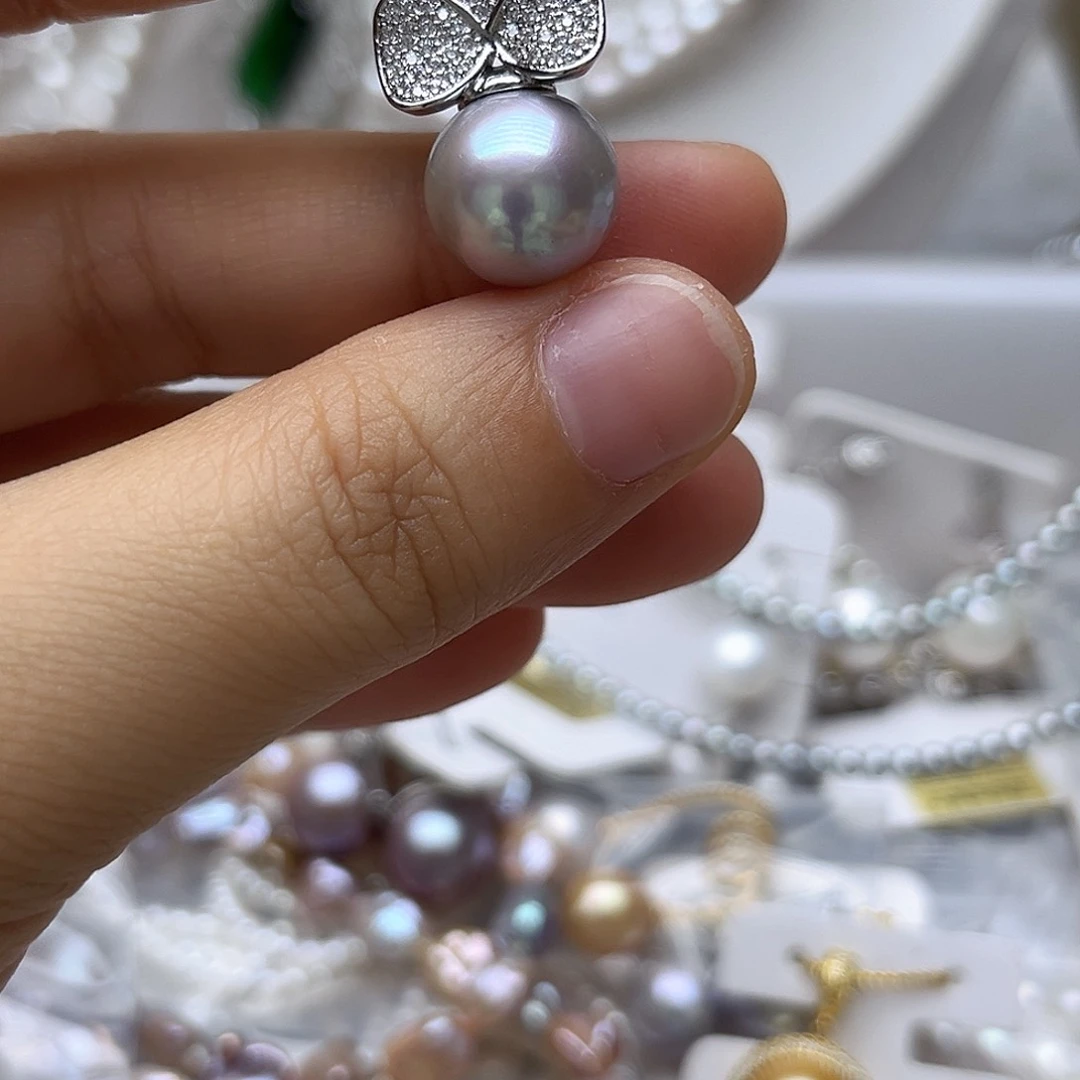 未镶嵌淡水珍珠耳钉或者吊坠之一