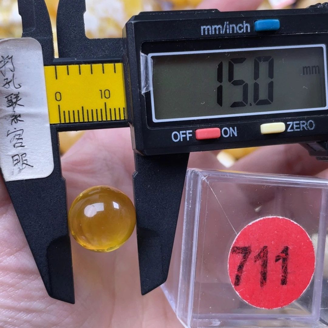 长****蜜蜡未镶嵌珠宝奇石