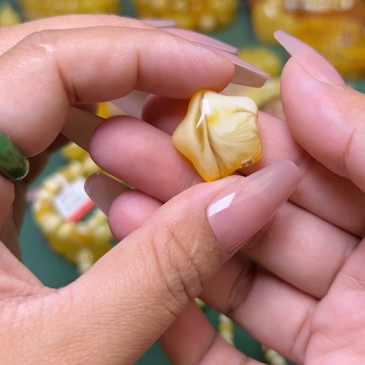 蜜蜡未镶嵌珠宝奇石