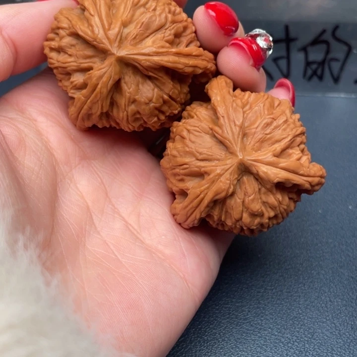 用***7文玩核桃吊坠白狮子