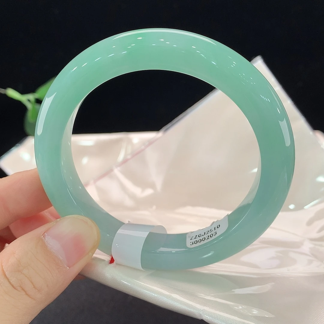 翡翠未镶嵌手镯0203