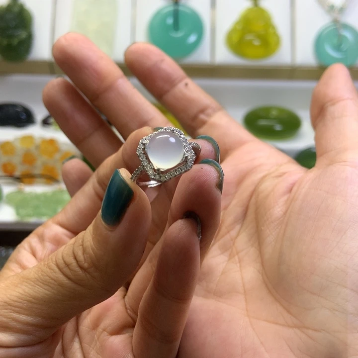 【闪购商品】蛇纹石玉未镶嵌颈饰