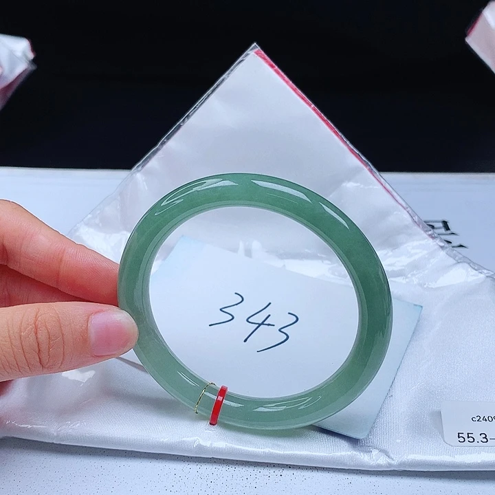 翡翠手镯未镶嵌55+圆条