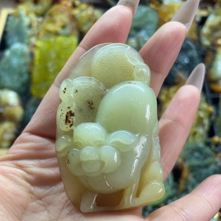 蛇纹石玉未镶嵌颈饰