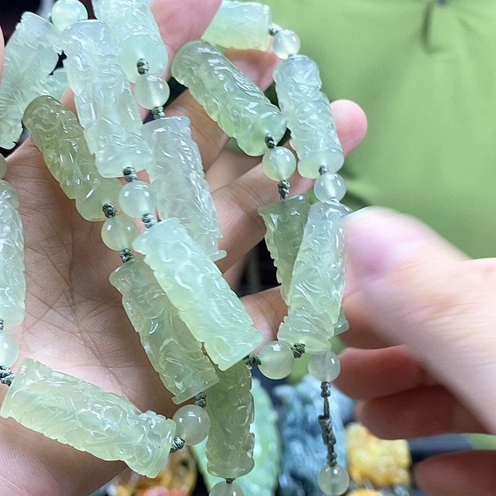 蛇纹石玉未镶嵌吊坠