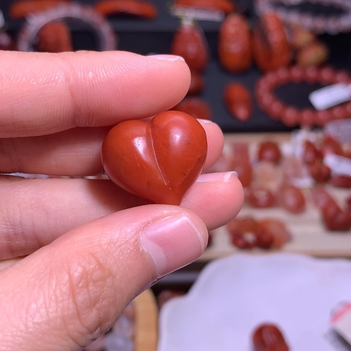 南红玛瑙未镶嵌珠宝半成品屁桃2