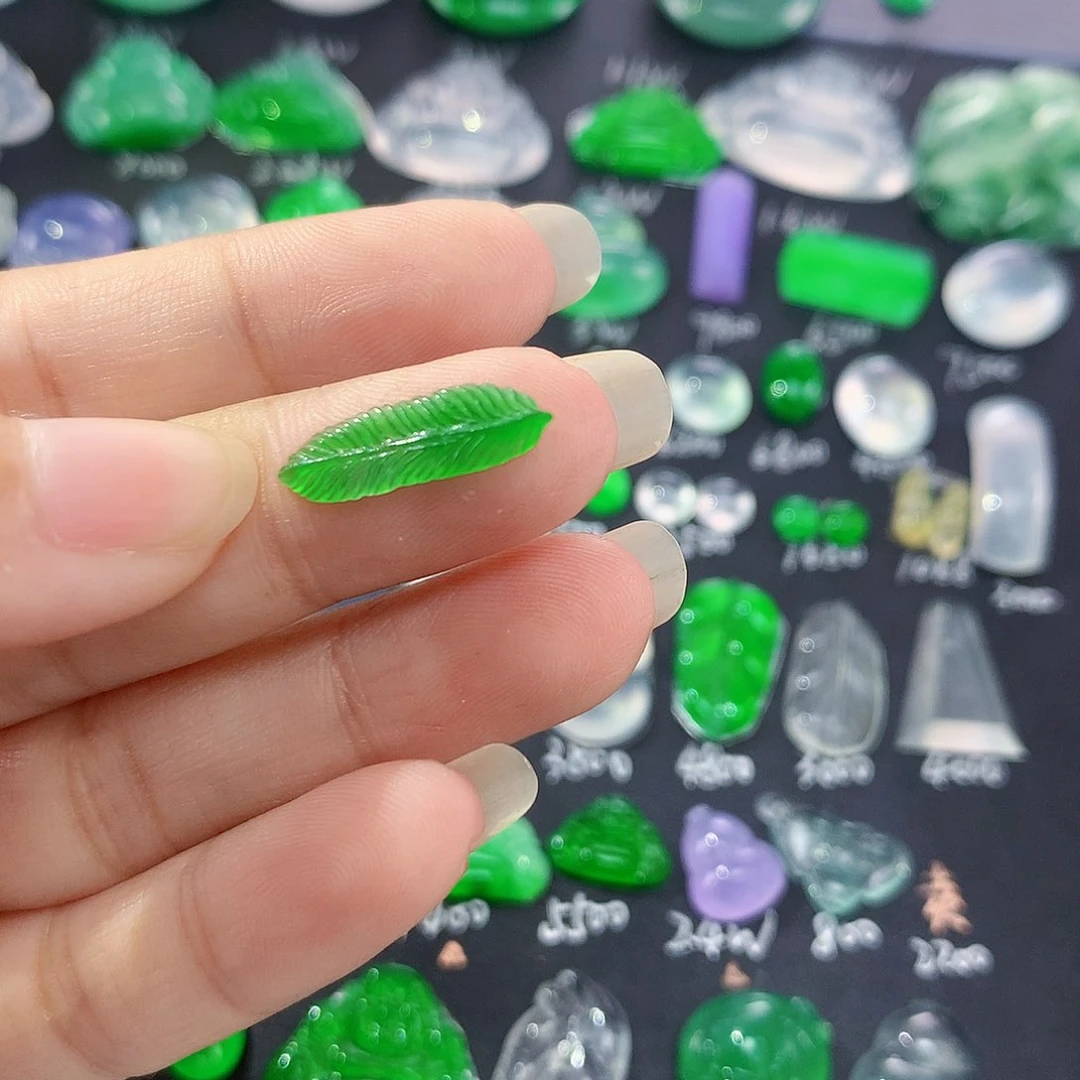 【闪购商品】翡翠颈饰未镶嵌绿羽毛