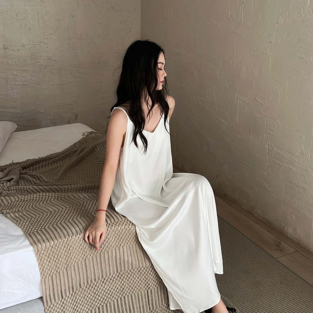 2025年新款带胸垫吊带睡裙女夏季薄款冰丝超长款性感连衣裙家居服