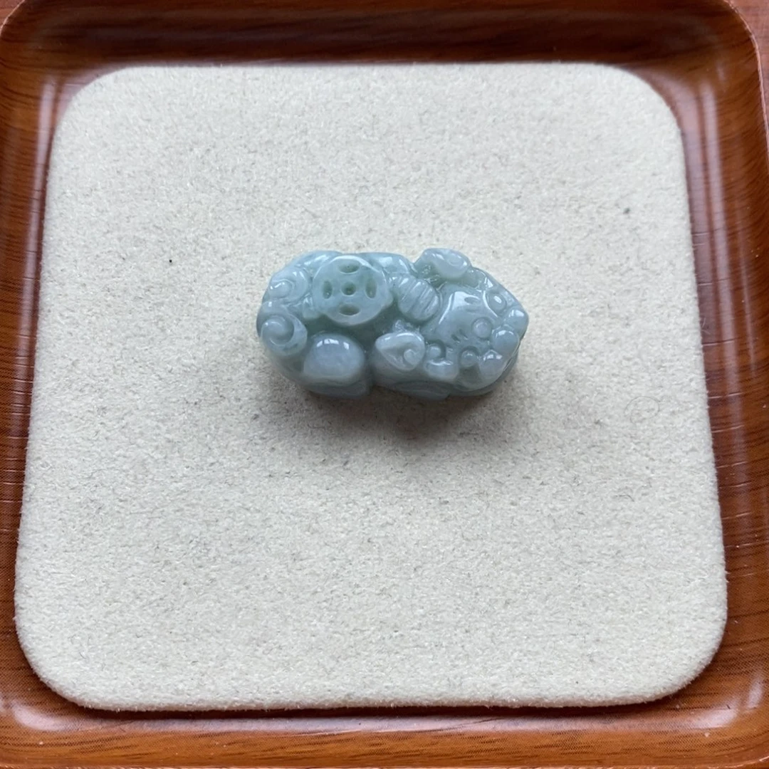 翡翠未镶嵌颈饰如意貔貅