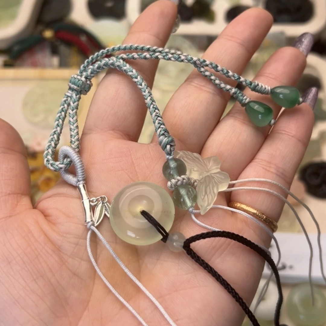 蛇纹石玉颈饰合金