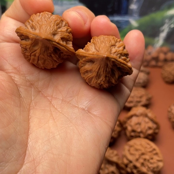 三***、文玩核桃吊坠秦核等人的故事也在