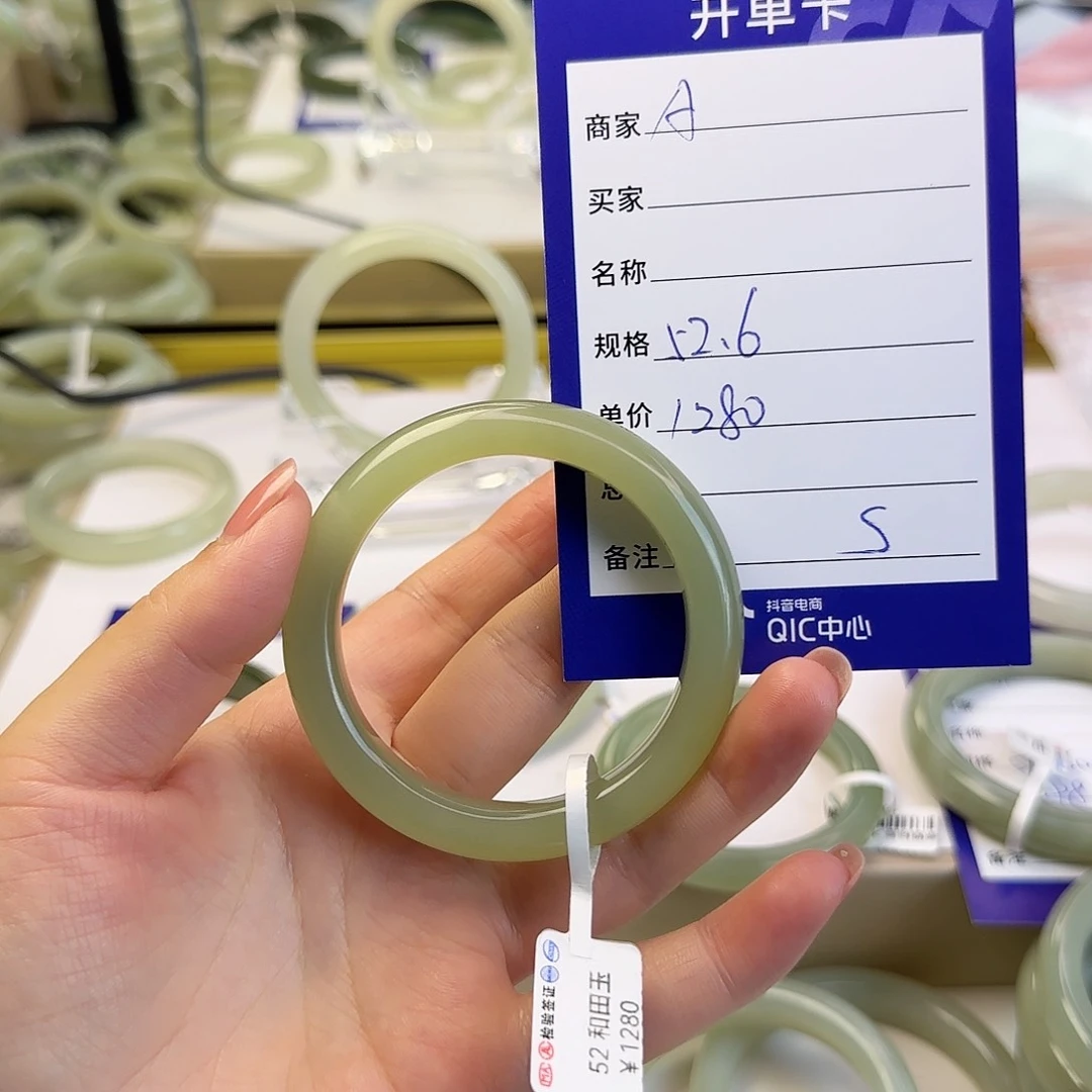 和田玉手镯未镶嵌