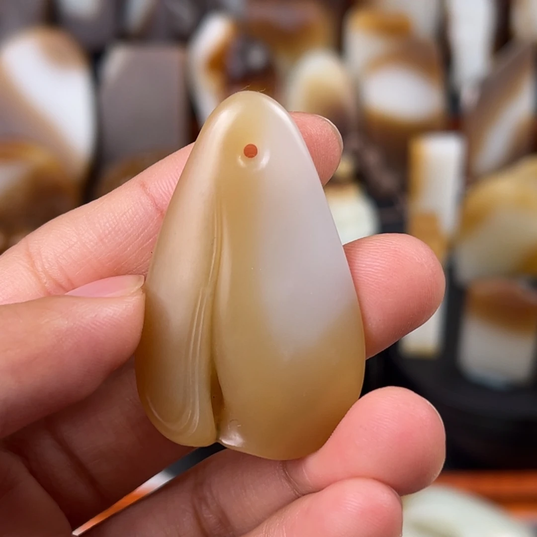 和田玉（糖玉）未镶嵌颈饰