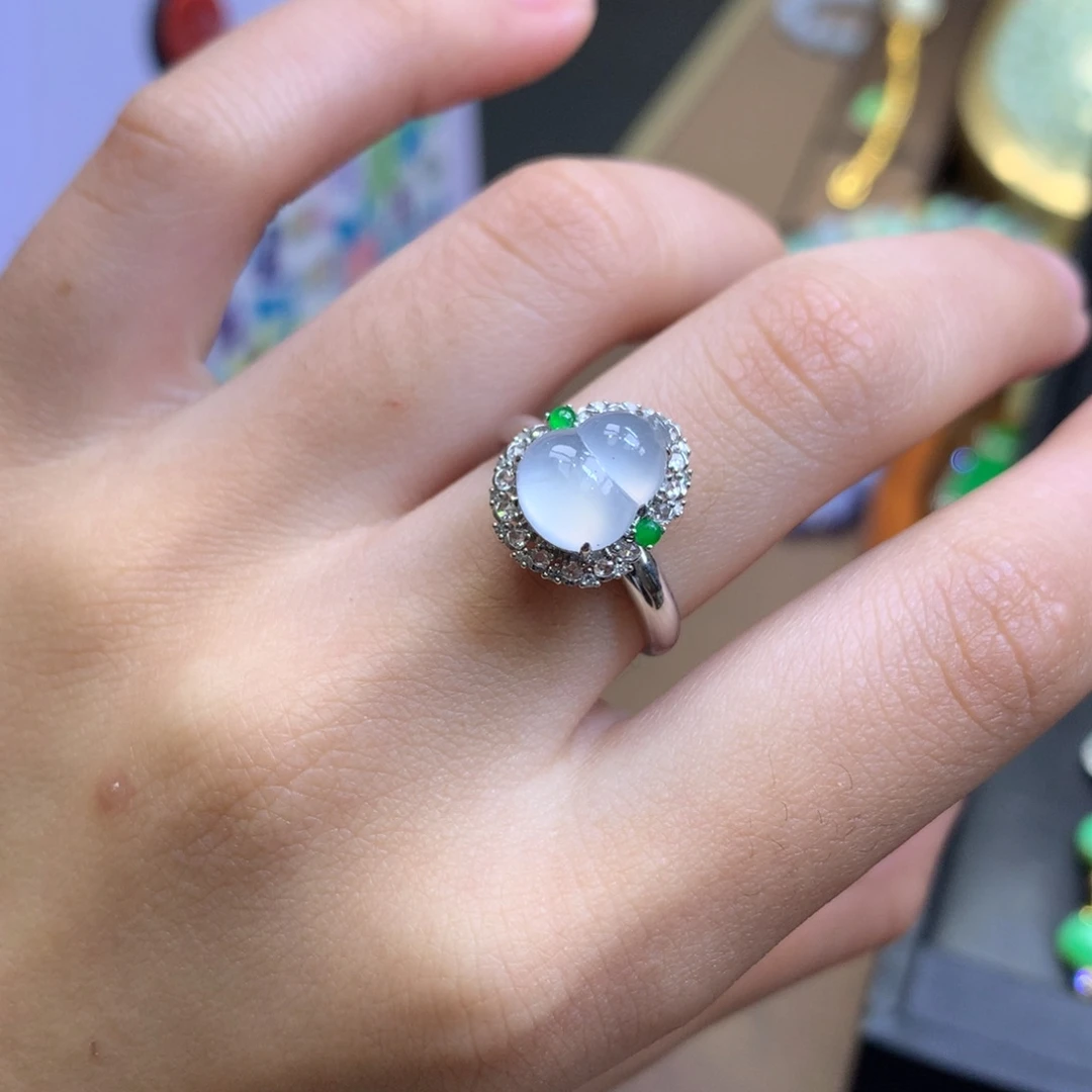 翡翠18K金镶嵌颈饰翡翠