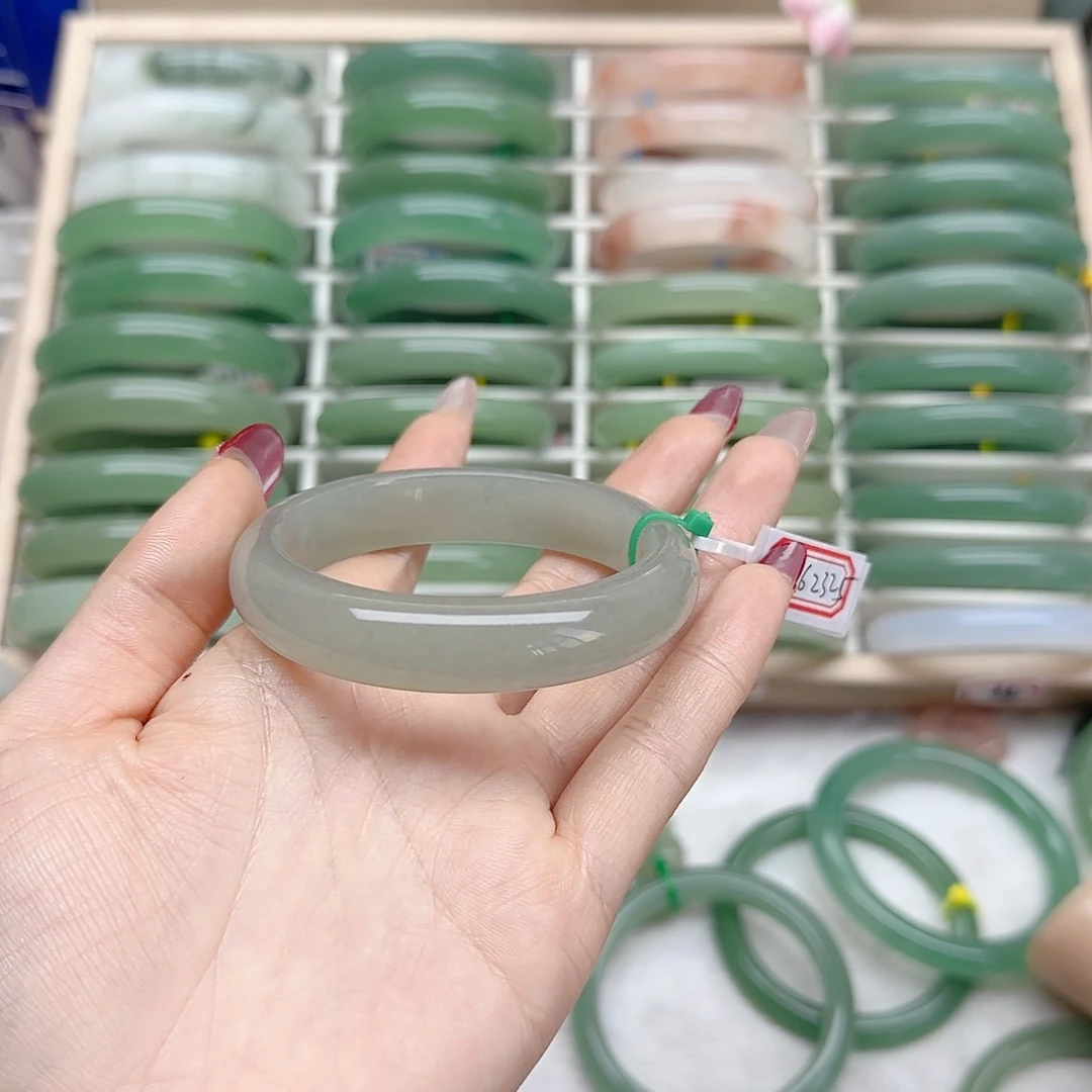 石英质玉手镯未镶嵌56口径