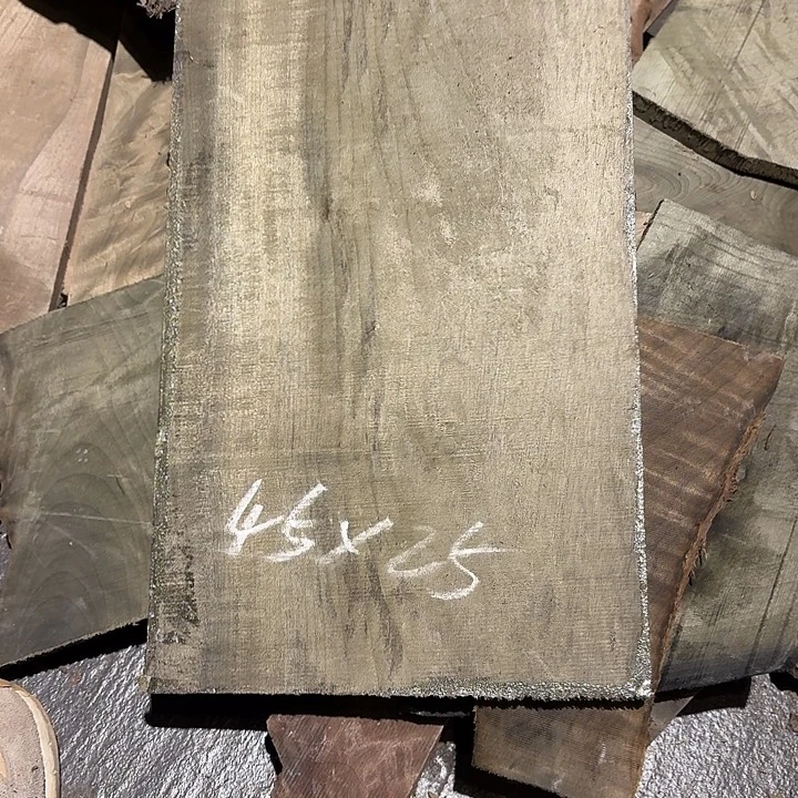 宇***询四川小叶金丝楠原材料