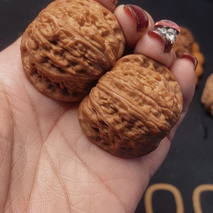 文玩核桃吊坠磨盘狮子2888